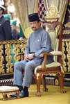 270812 KDYMM BERKENAN BERANGKAT KE MAJLIS PENGURNIAAN BINTANG KEBESARAN NEGARA BRUNEI DARUSSALAM