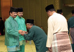 190912 KDYMM DAN KDYMM RAJA ISTERI BERKENAN MENERIMA MENGADAP DAN JUNJUNG ZIARAH BAKAL-BAKAL JEMAAH HAJI TAHUN 1433H 2012M