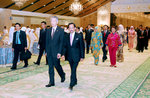 291012 KDYMM BERKENAN BERANGKAT KE MAJLIS SANTAP MALAM BERSAMA PM REPUBLIK SINGAPURA