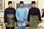 260213 KDYMM BERKENAN MENGURNIAKAN SURAT WATIKAH DAN MENERIMA SURAT TAULIAH PERLANTIKAN