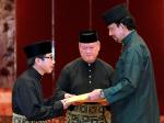 021013 KDYMM BERKENAN MENGURNIAKAN SURAT WATIKAH DAN MENERIMA SURAT TAULIAH PERLANTIKAN