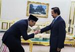 030214_KDYMM BERKENAN MENERIMA MENGADAP MENTERI PERTAHANAN MALAYSIA DI ISTANA NURUL IMAN