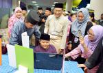 050815_KDYMM DAN KDYMM RAJA ISTERI BERANGKAT KE MAJLIS RAMAH MESRA SEMPENA SAMBUTAN HARI RAYA AIDILFITRI ANJURAN YAYASAN