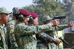 280112 KDYMM BERANGKAT KE MAJLIS PENUTUPAN BISAM