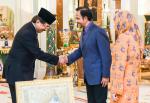 KDYMM BAGINDA SULTAN DAN KDYMM BAGINDA RAJA ISTERI BERKENAN MENERIMA MENGADAP KETUA MENTERI SABAH DAN ISTERI