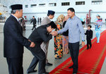 100412 DYTM DPMM TIMBALAN SULTAN DAN YTM PAIPA SARAH BERANGKAT KE KUALA LUMPUR