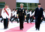 280711 KDYMM BERKENAN BERANGKAT KE MAJLIS UPACARA SOVEREIGNS PARADE KALI KE 5