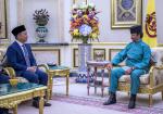 040519_KEBAWAH DYMM PADUKA SERI BAGINDA SULTAN DAN YANG DI-PERTUAN NEGARA BRUNEI DARUSSALAM BERKENAN MENERIMA YB DR MASZLEE BIN 