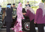 YTM PADUKA SERI PENGIRAN ANAK ISTERI PENGIRAN ANAK SARAH BERKENAN BERANGKAT KE PERLAWANAN AMAL GOLF DI RBGCC JERUDONG