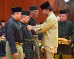 280819_KDYMM BERKENAN BERANGKAT KE MAJLIS ISTIADAT PENGURNIAAN BINTANG-BINTANG KEBESARAN NEGARA BRUNEI DARUSSALAM SEMPENA HARI K