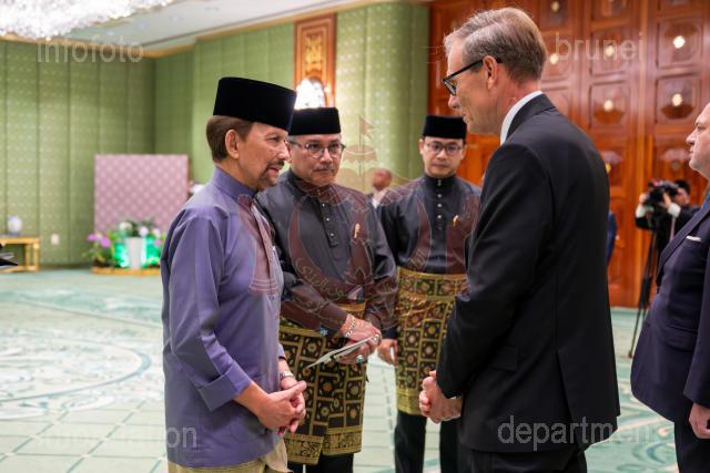 AZMI-170525-00034