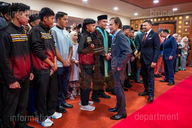 AZMI-160825-00032