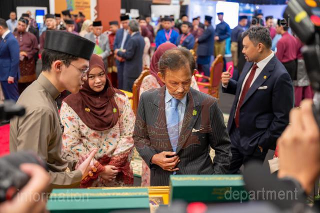 AZMI-160825-00049