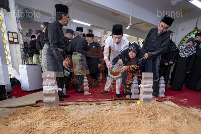 071026-1AM_Z815722